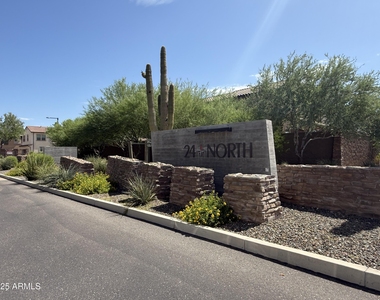 2366 W Gloria Lane - Photo Thumbnail 58