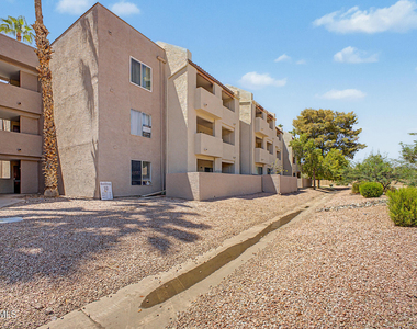 540 N May Street - Photo Thumbnail 18