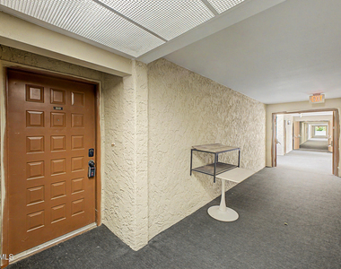 540 N May Street - Photo Thumbnail 16