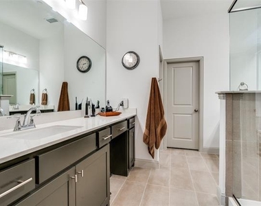 7139 Buchanan - Photo Thumbnail 15