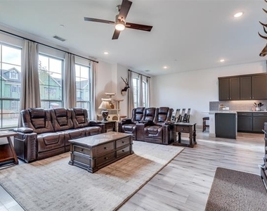 7139 Buchanan - Photo Thumbnail 3