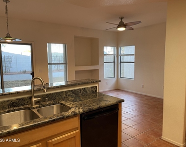 8376 W Melinda Lane - Photo Thumbnail 15