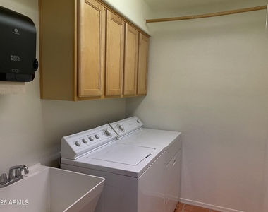 8376 W Melinda Lane - Photo Thumbnail 10