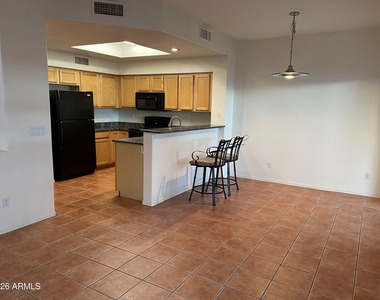 8376 W Melinda Lane - Photo Thumbnail 11