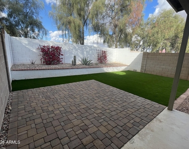 8376 W Melinda Lane - Photo Thumbnail 31
