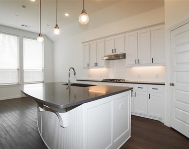 3031 Aqueduct Avenue - Photo Thumbnail 8