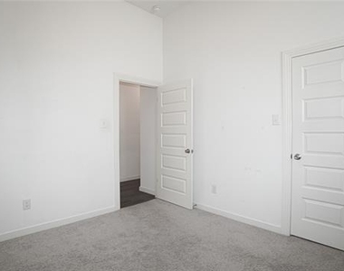 3031 Aqueduct Avenue - Photo Thumbnail 28