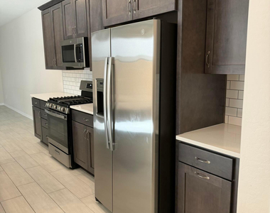2820 N Evergreen Street - Photo Thumbnail 3