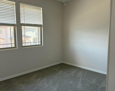 2820 N Evergreen Street - Photo Thumbnail 8