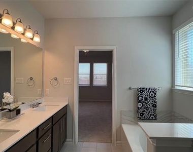 3033 Burwick Lane - Photo Thumbnail 12