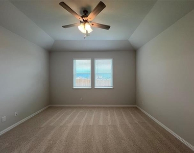 3033 Burwick Lane - Photo Thumbnail 9