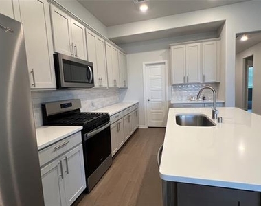3033 Burwick Lane - Photo Thumbnail 8