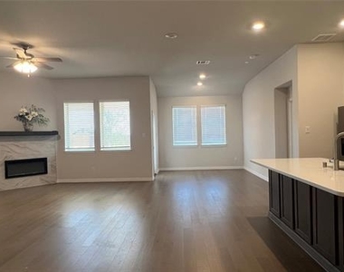 3033 Burwick Lane - Photo Thumbnail 2