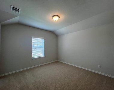 3033 Burwick Lane - Photo Thumbnail 24