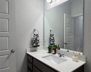 3033 Burwick Lane - Photo Thumbnail 4