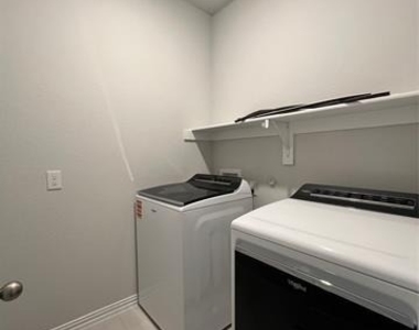 3033 Burwick Lane - Photo Thumbnail 15