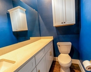 2514 Vintage Street - Photo Thumbnail 8