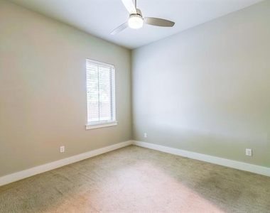 2514 Vintage Street - Photo Thumbnail 3