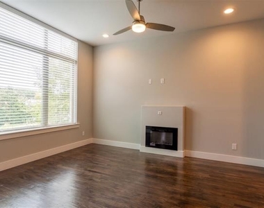 2514 Vintage Street - Photo Thumbnail 9