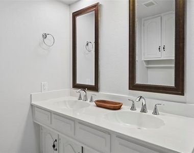 10504 Berry Knoll Drive - Photo Thumbnail 12