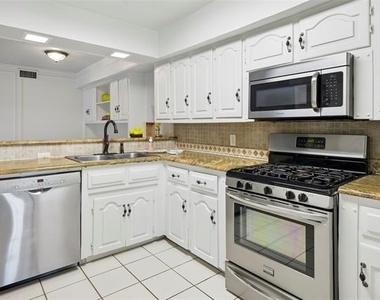 10504 Berry Knoll Drive - Photo Thumbnail 5