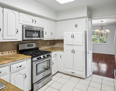 10504 Berry Knoll Drive - Photo Thumbnail 6