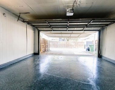 2103 Cedarcrest Drive - Photo Thumbnail 32