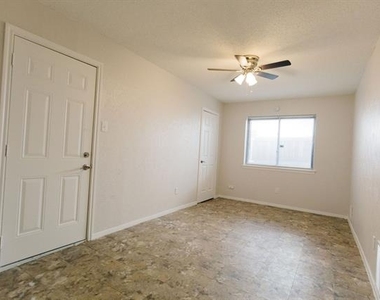 2103 Cedarcrest Drive - Photo Thumbnail 13