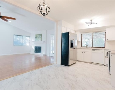 2103 Cedarcrest Drive - Photo Thumbnail 2