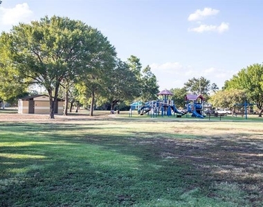 2103 Cedarcrest Drive - Photo Thumbnail 35