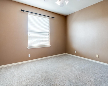 801 Camelot Court - Photo Thumbnail 27