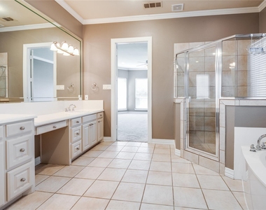 801 Camelot Court - Photo Thumbnail 23