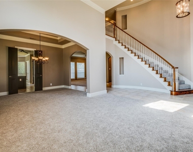 801 Camelot Court - Photo Thumbnail 5