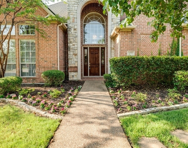 801 Camelot Court - Photo Thumbnail 3
