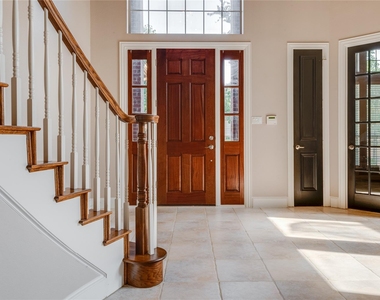 801 Camelot Court - Photo Thumbnail 7