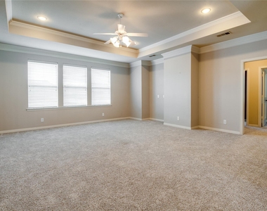 801 Camelot Court - Photo Thumbnail 25