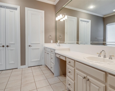 801 Camelot Court - Photo Thumbnail 22