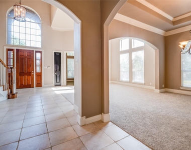 801 Camelot Court - Photo Thumbnail 10