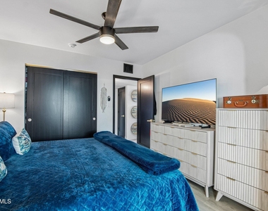 1725 E Verde Lane - Photo Thumbnail 15