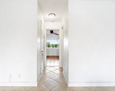 2895 Ne 32nd Street - Photo Thumbnail 10