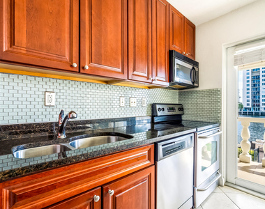 2895 Ne 32nd Street - Photo Thumbnail 7