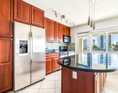 2895 Ne 32nd Street - Photo Thumbnail 6