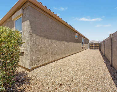41917 W Manderas Lane - Photo Thumbnail 36