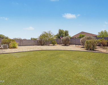 41917 W Manderas Lane - Photo Thumbnail 33