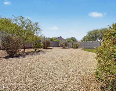 41917 W Manderas Lane - Photo Thumbnail 35