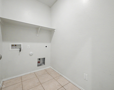 41917 W Manderas Lane - Photo Thumbnail 30