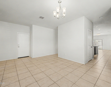 41917 W Manderas Lane - Photo Thumbnail 6