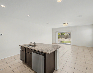 41917 W Manderas Lane - Photo Thumbnail 13
