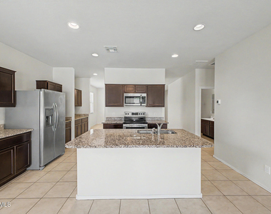 41917 W Manderas Lane - Photo Thumbnail 11