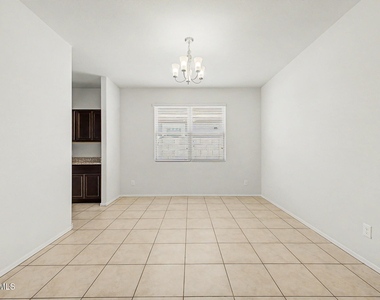 41917 W Manderas Lane - Photo Thumbnail 5